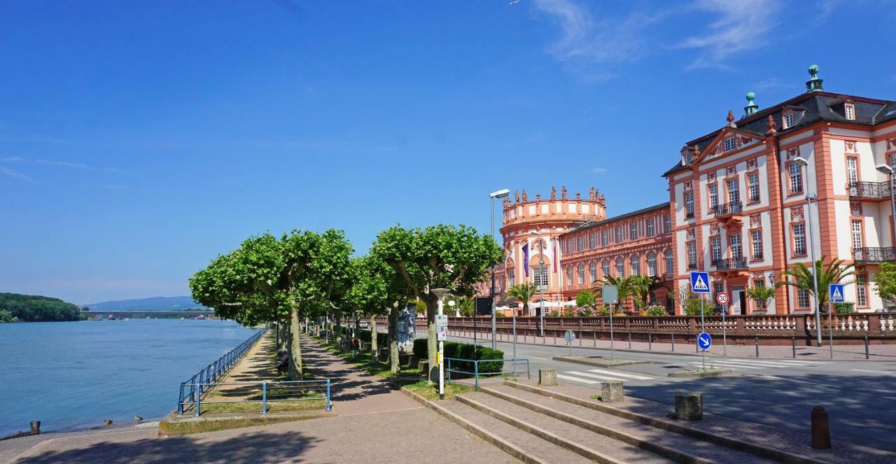 Tinytwice Hotel Wiesbaden Exteriör bild